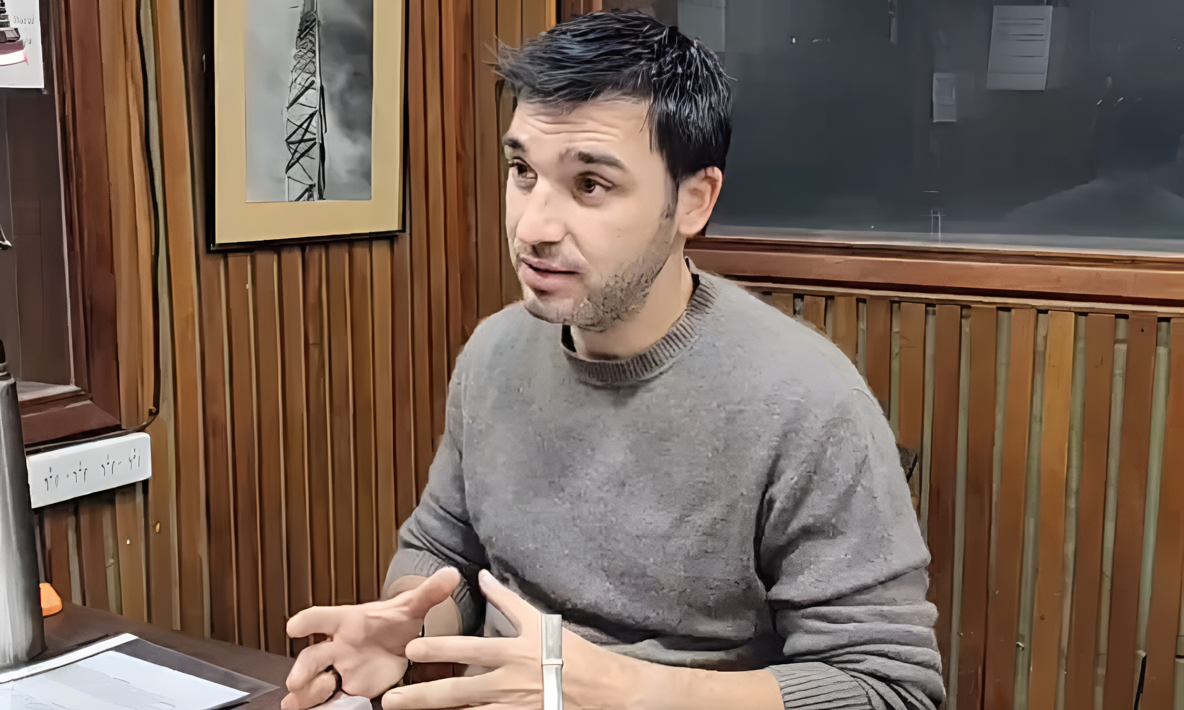 El gobernador Torres visitó los estudios de Radio Chubut