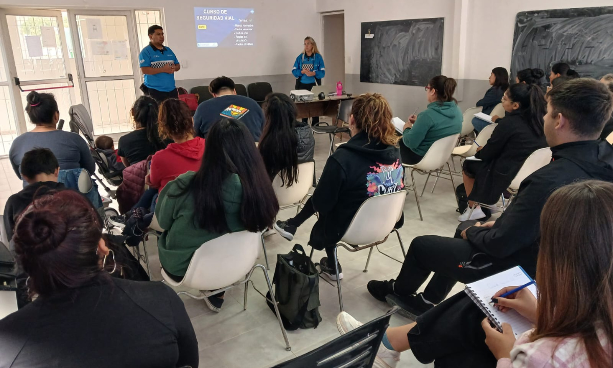 Continúan los cursos de seguridad en los barrios