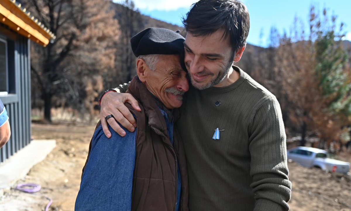 Perdió todo en el incendio y vuelve a empezar a los 70 años