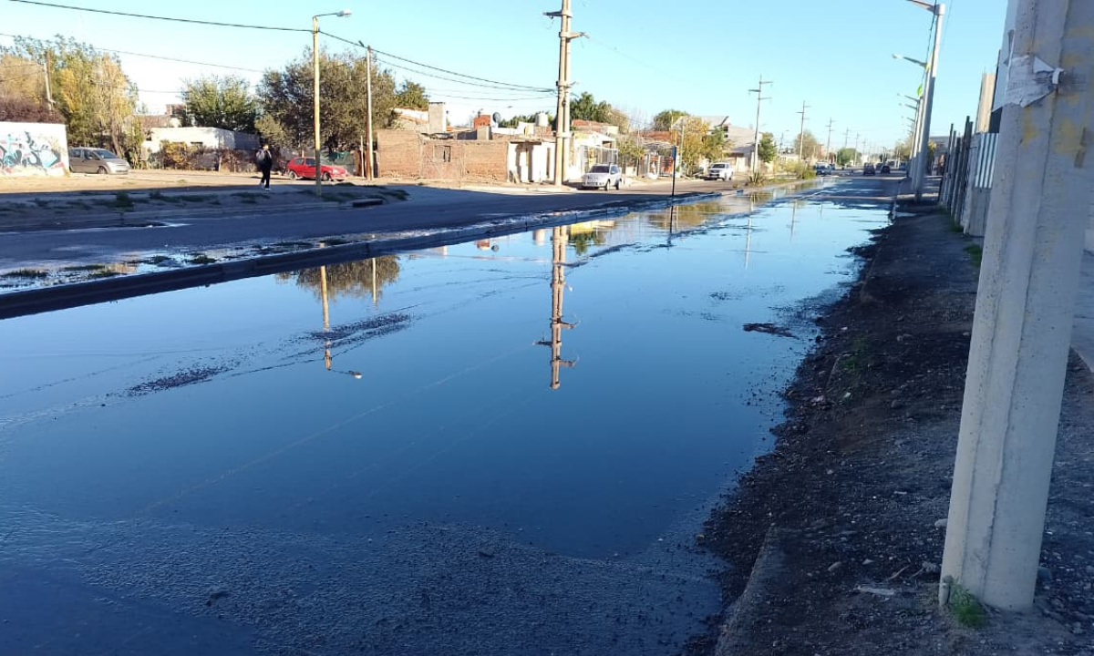 Trelew: grave desborde cloacal genera malestar y reclamos de vecinos