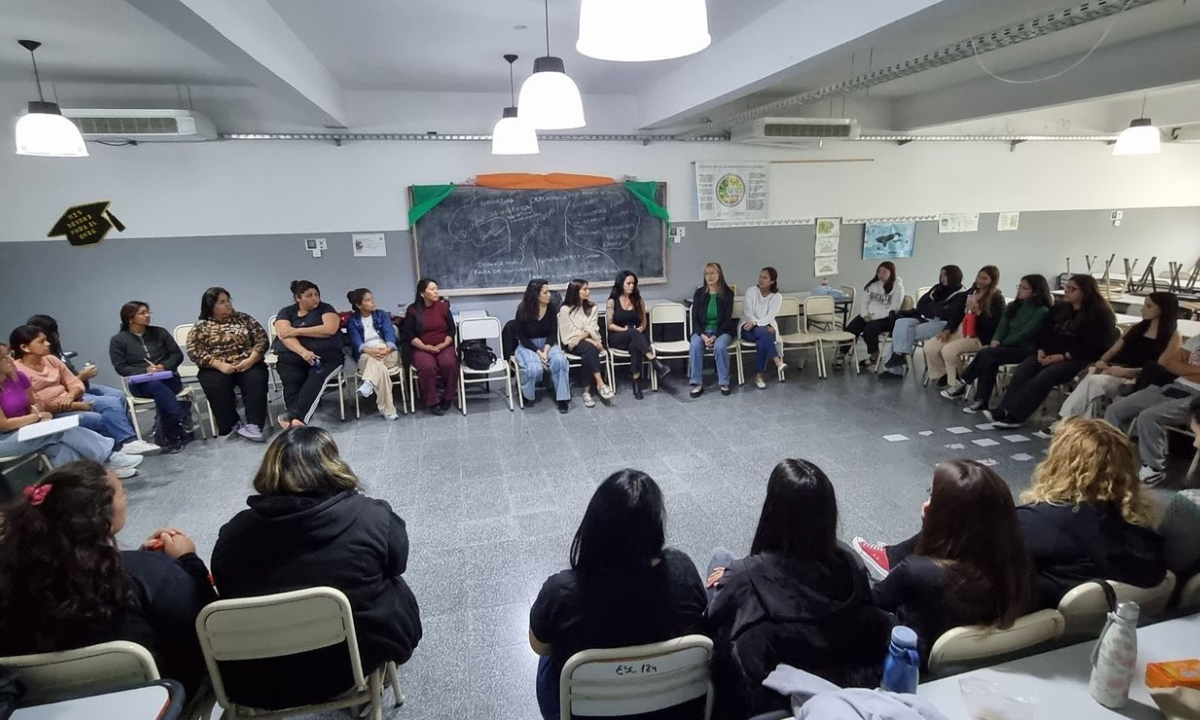 Iniciaron los conversatorios sobre acogimiento familiar y familias amigas destinados a estudiantes del ISFD N° 803