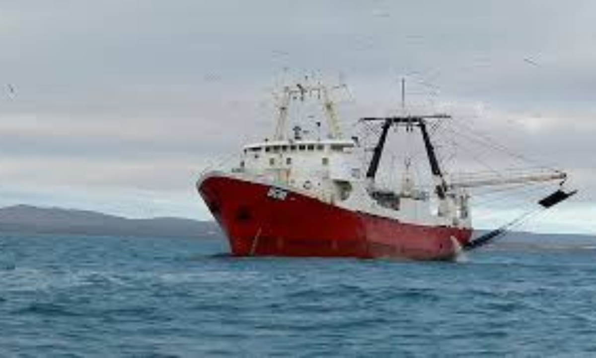 Los barcos de Conarpesa ponen proa a la segunda marea y el resto de la flota espera un acuerdo sindical