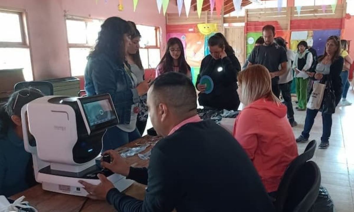 Vecinos de Rawson acceden a atención oftalmológica gratuita a través de la fundación Forjar C