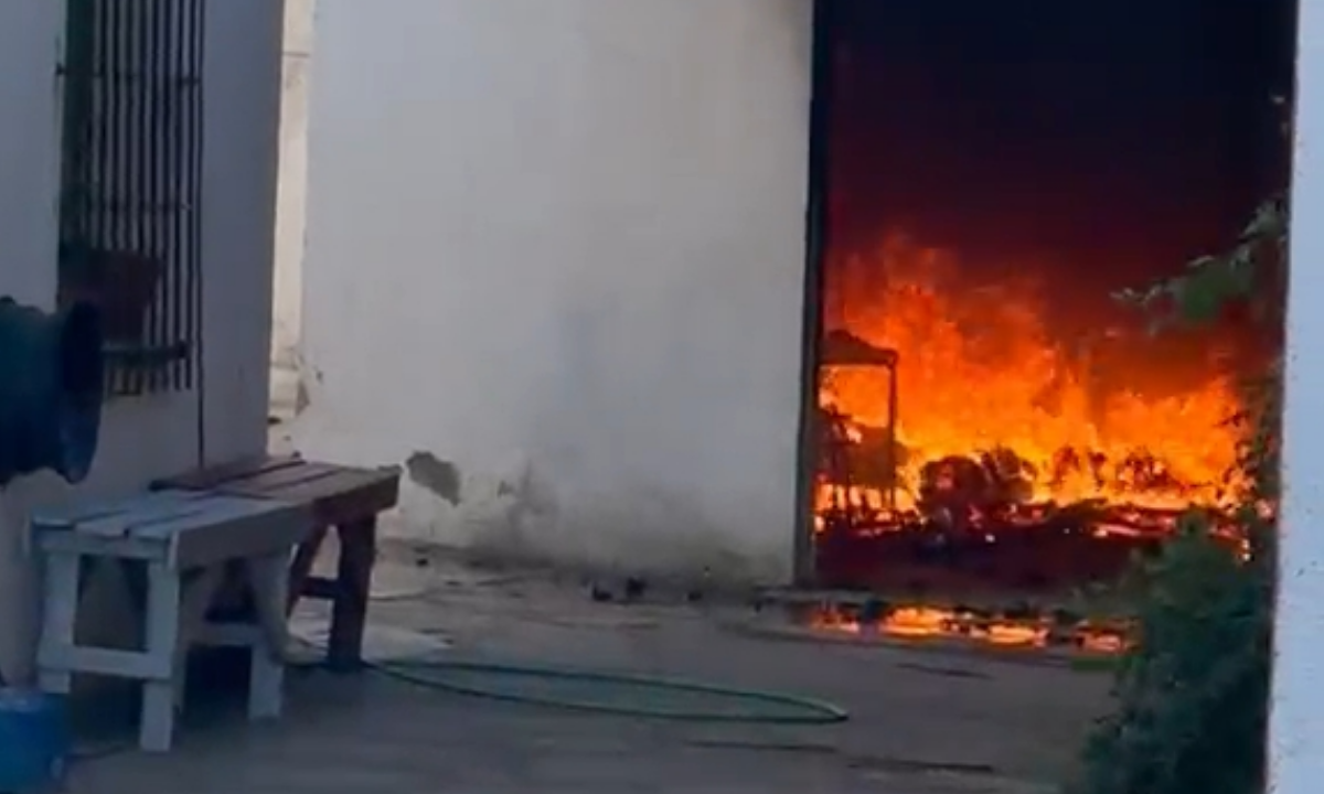 Trelew: incendio en un quincho por quema de basura