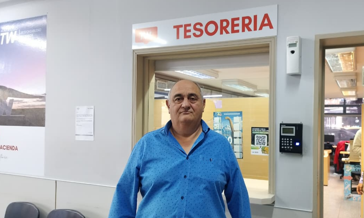Tras 37 años de servicio, se jubiló Omar Castillo de la Municipalidad de Trelew
