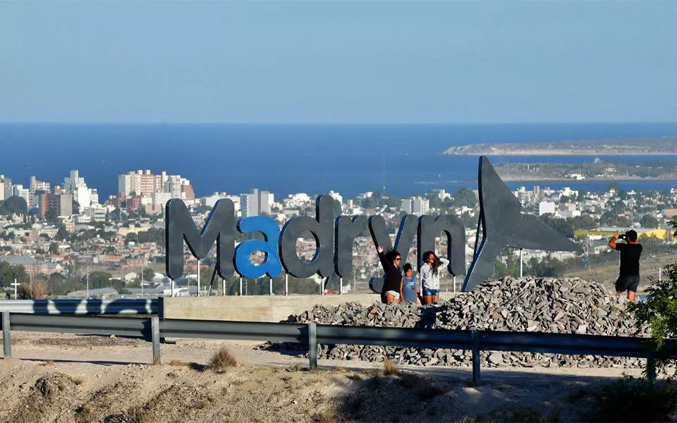 El turismo en Puerto Madryn atraviesa una caída del consumo y obliga a reconvertir el sector