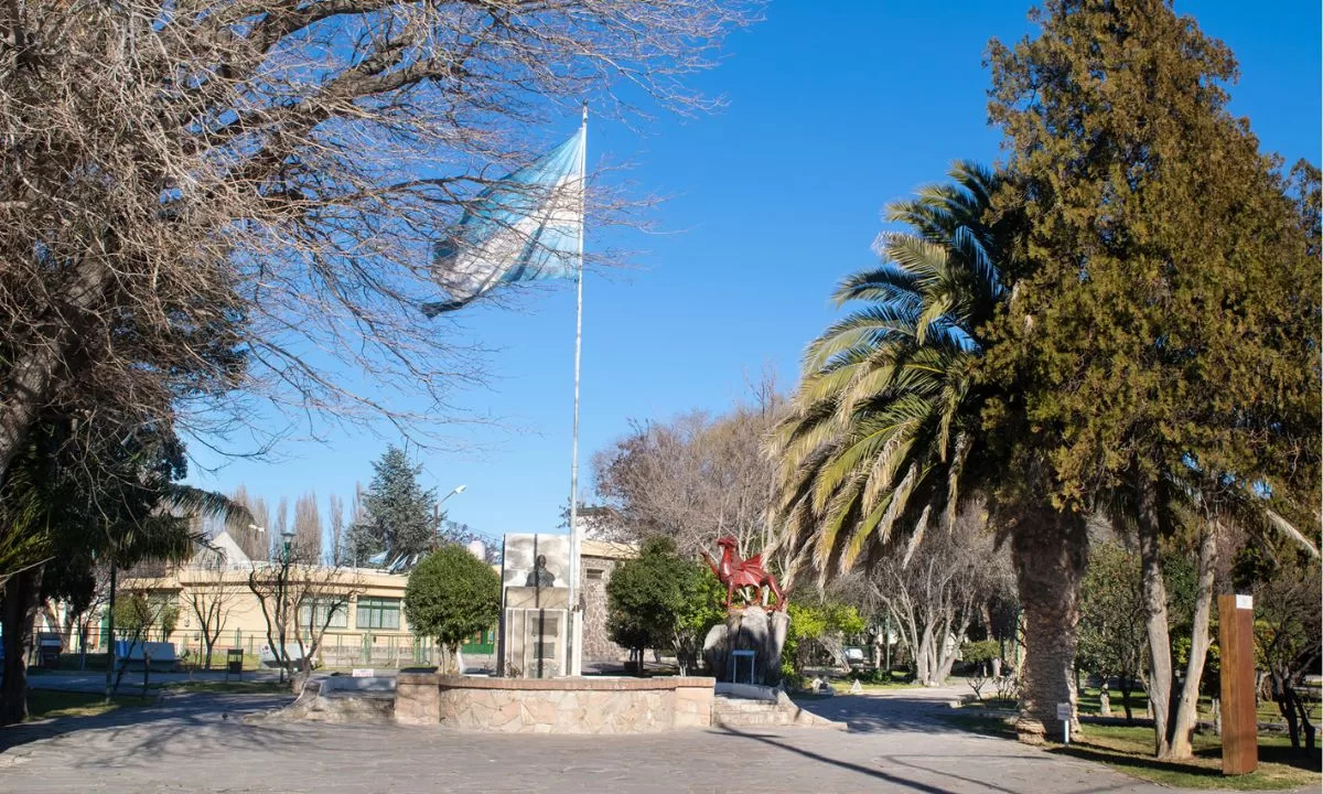Se cumplen 80 años del encuentro de descendientes de Tehuelches y galeses en la plaza de Gaiman