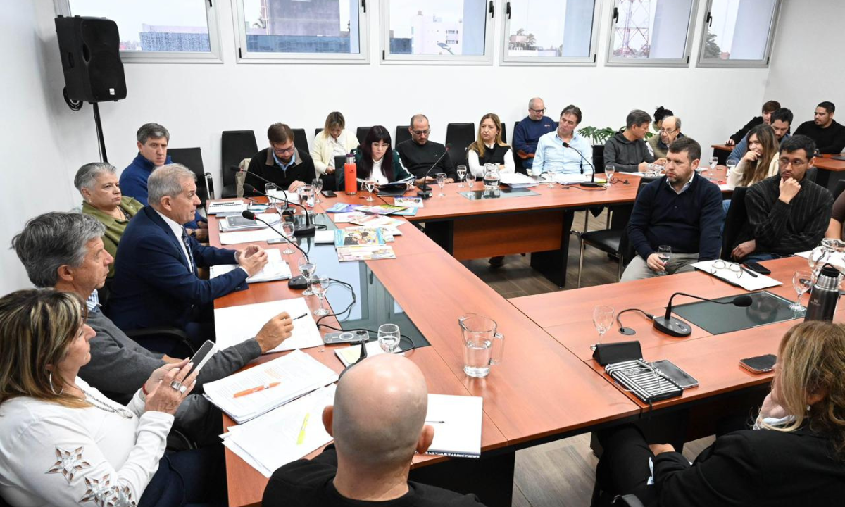 El ministro de Educación de la Provincia presentó en la Legislatura un balance de gestión y avances en materia educativa