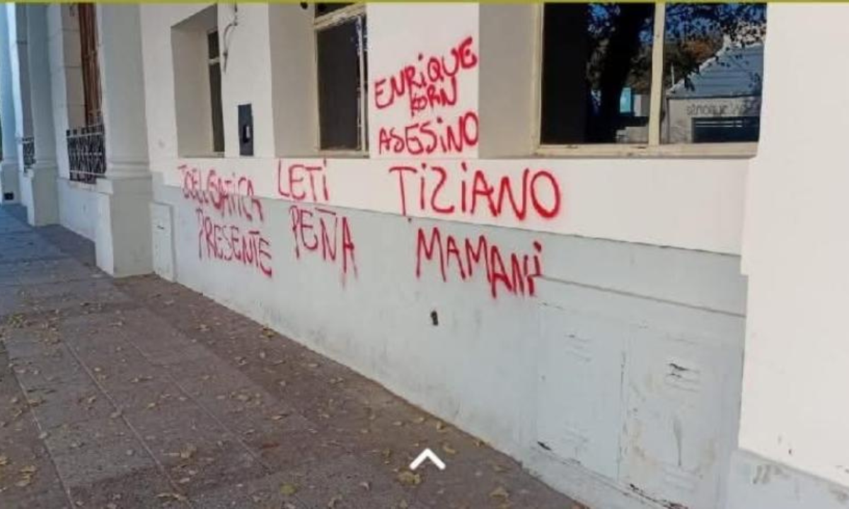 Repudian las pintadas al Municipio y avanzarán con denuncias contra los responsables