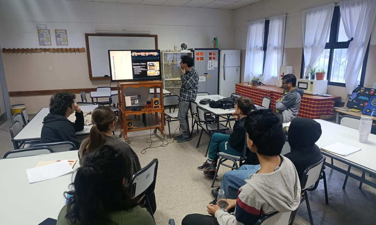 Estudiantes chubutenses participaron de una charla con el Proyecto ATENEA, seleccionado por la NASA para la misión Artemis II