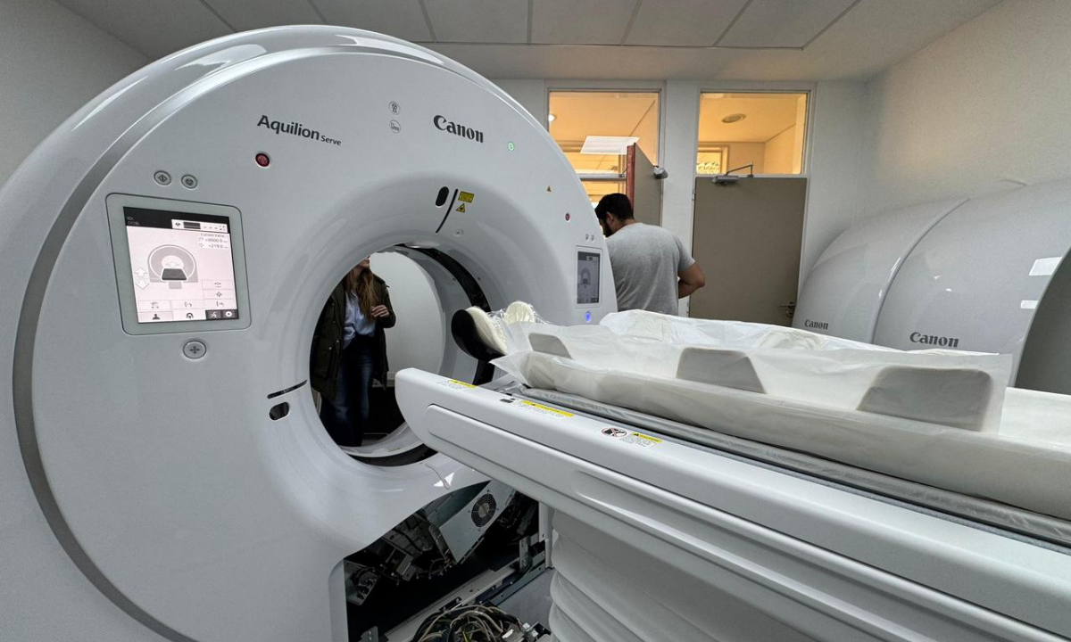 Llegó el nuevo tomógrafo al Hospital de Alta Complejidad “María Humphreys” y estará operativo en los próximos días
