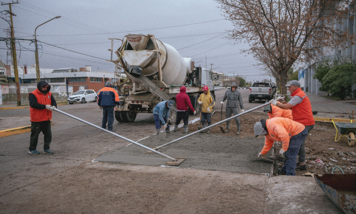 Rawson: continúan a buen ritmo los trabajos de repavimentación en la intersección de avenida 25 de Mayo y calle Belgrano