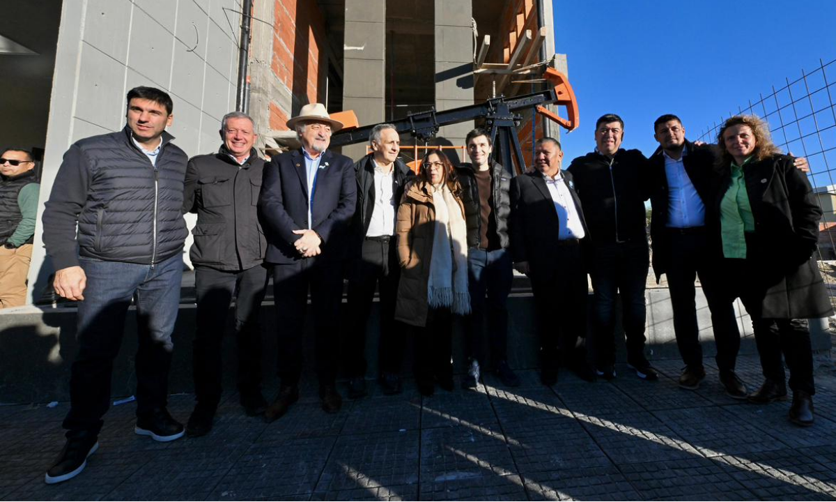 Torres acompañó la asunción de las nuevas autoridades del Sindicato del Petróleo y anticipó inversiones para la Cuenca