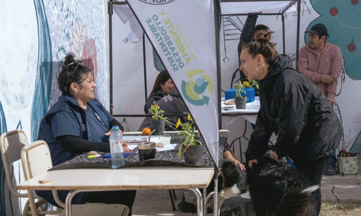 El programa “Ambiente va a tu barrio” llega al Área 16 con operativo integral de limpieza y servicios municipales