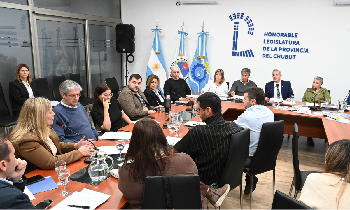Reunión extensa y el compromiso de un nuevo encuentro fue el resultado del balance de gestión del ministro de Educación en la Legislatura