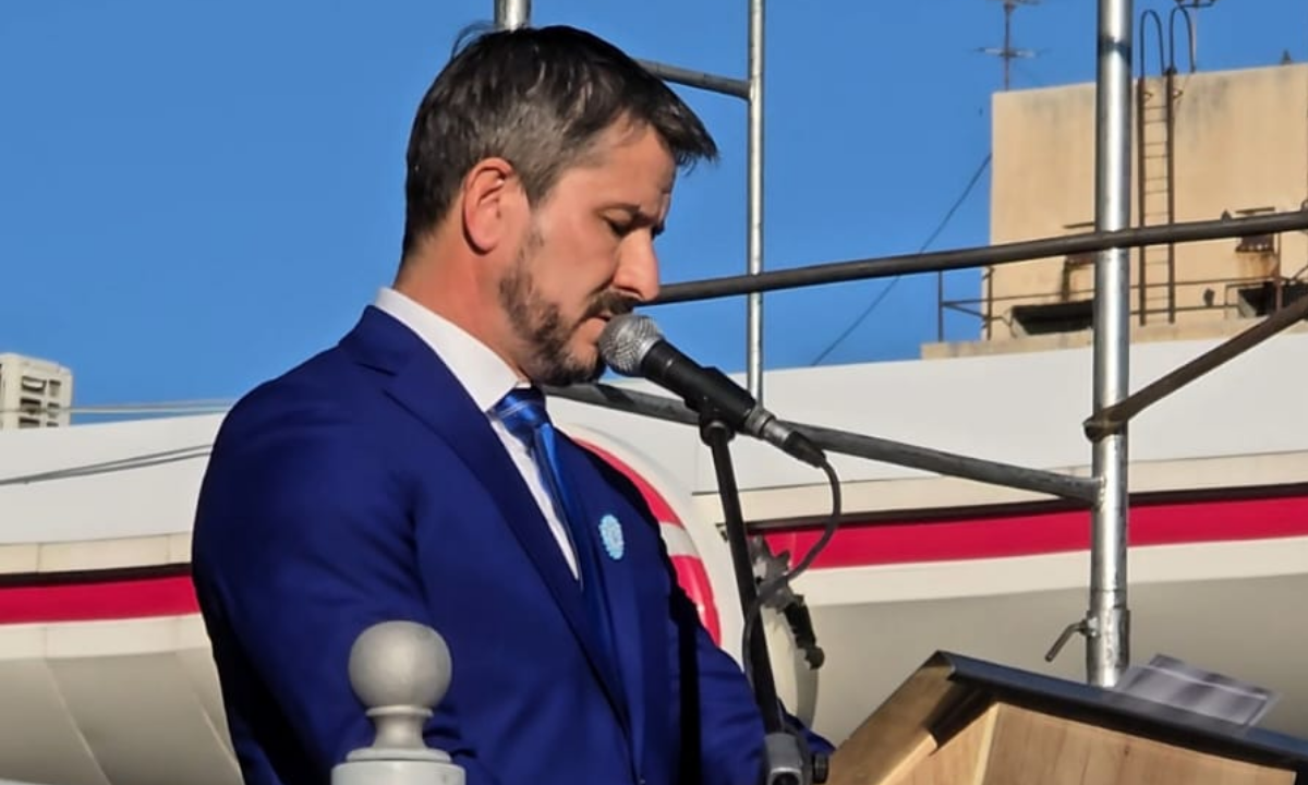 Merino llamó a “volver a creer” en Trelew durante el acto por el 25 de Mayo