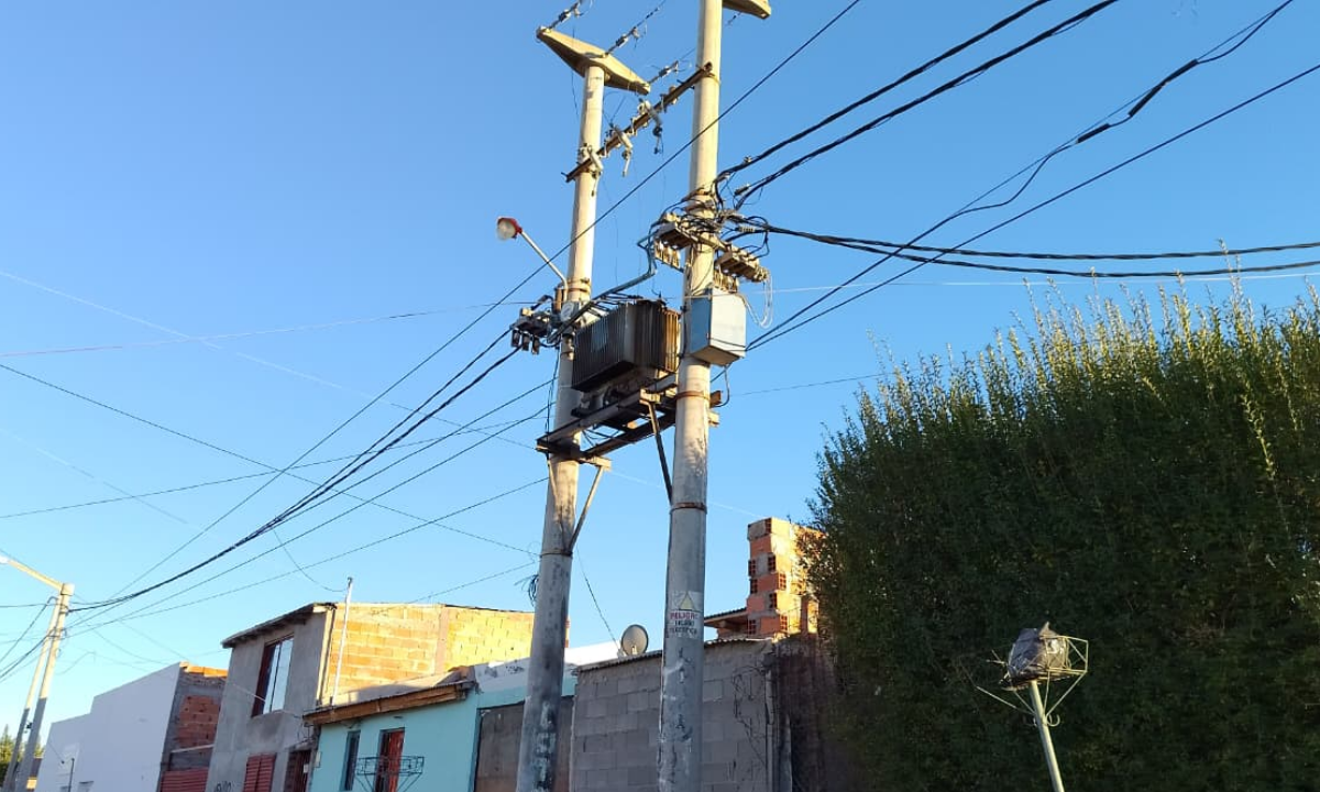 Preocupación en barrio INTA por incendio de transformador y prolongados cortes de luz