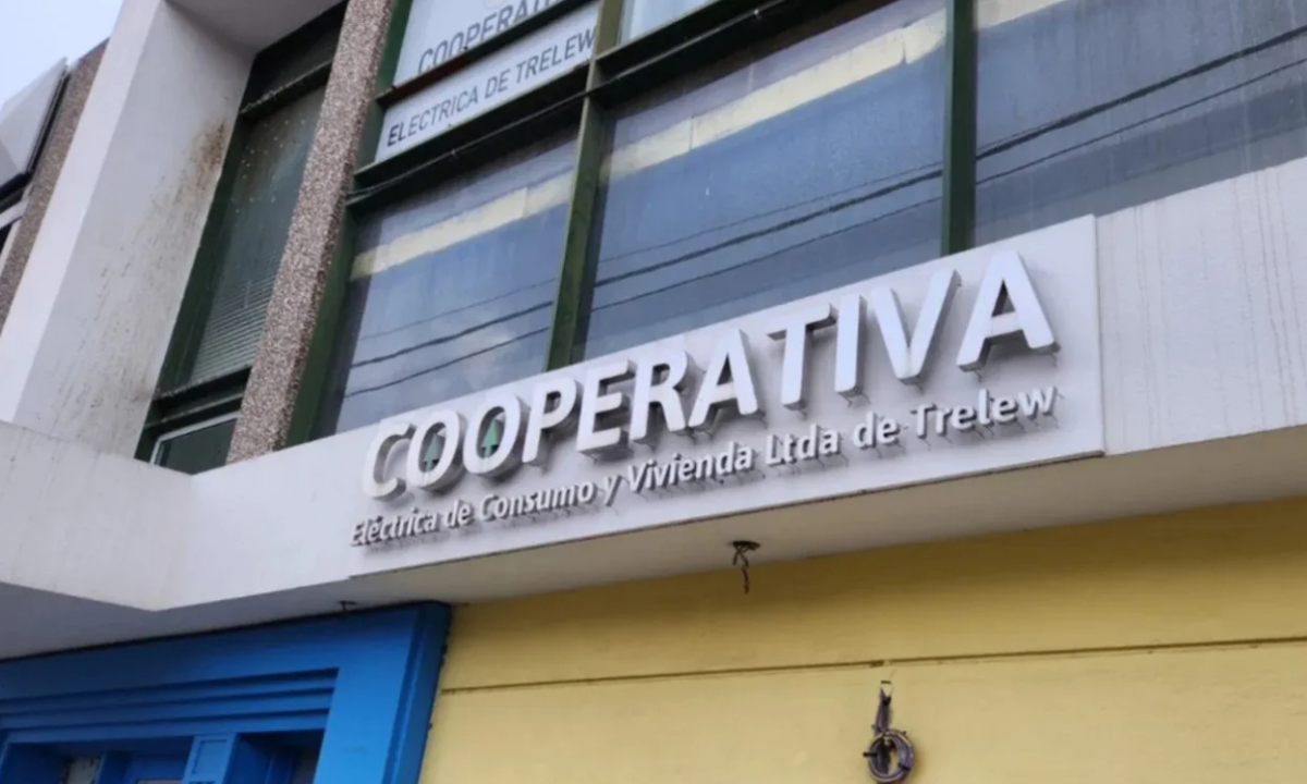 Daños en un transformador dejaron sin servicio eléctrico a barrios de Trelew