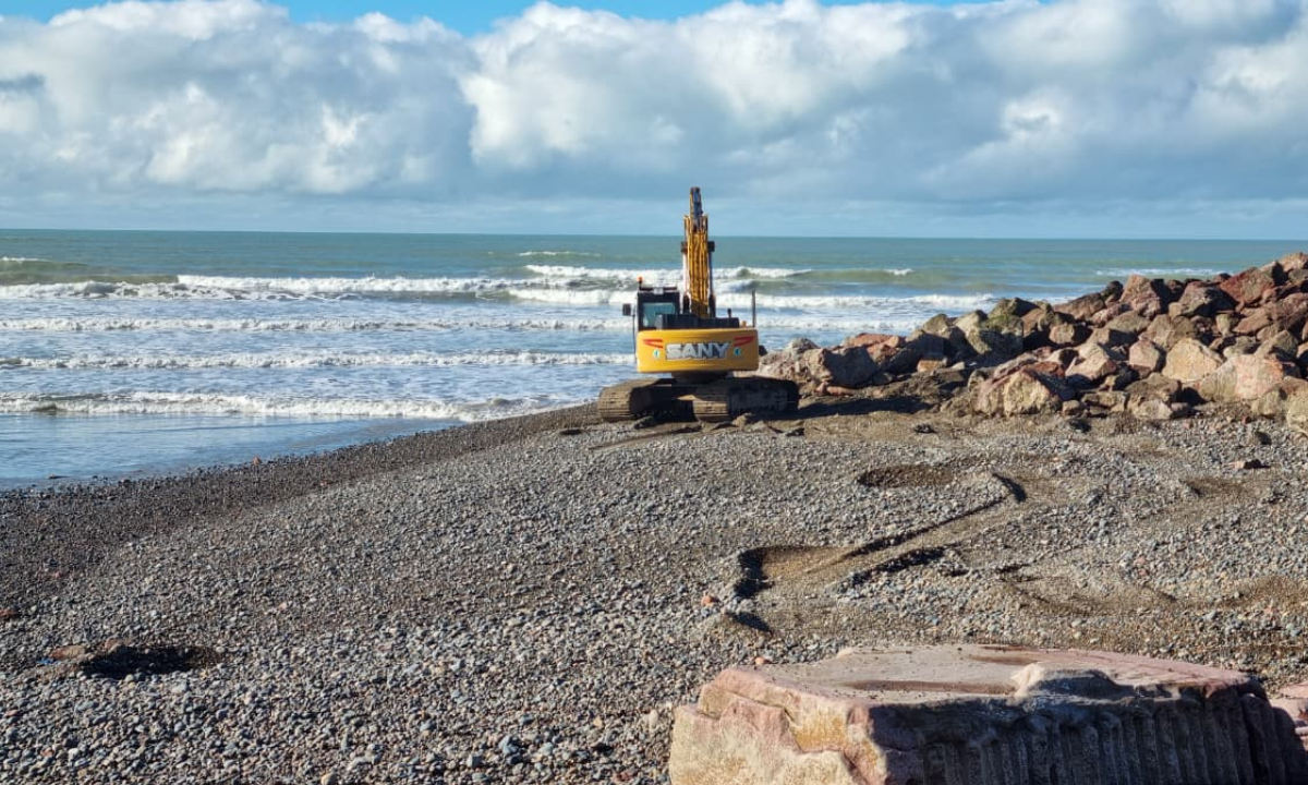 Torres y Biss recorrieron la obra de protección costera en Playa Unión con una inversión provincial de más de $5.000 millones