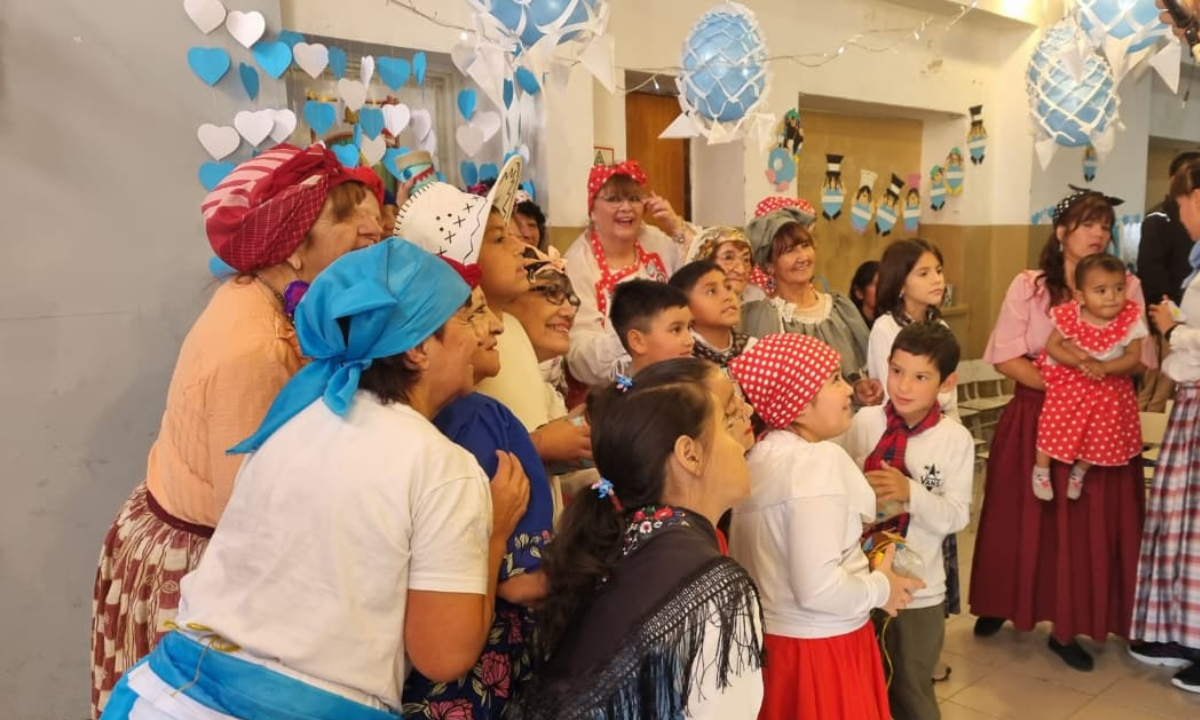 El Ruca Cumelén celebró el Día de la Escarapela con un emotivo encuentro patrio en Rawson