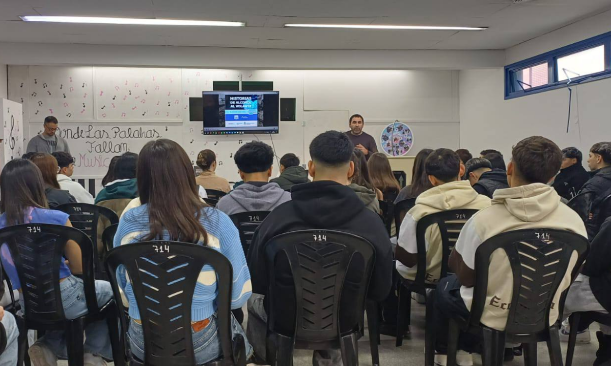 La Mesa Chubutense de Víctimas Viales llevó su programa “Historias de Alcohol al Volante” a la Escuela 714 de Trelew