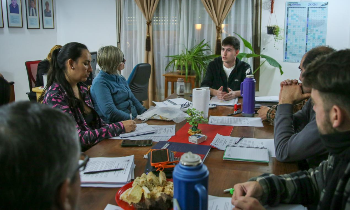 Luka Jones se reunió con concejales para avanzar en proyectos estratégicos para 28 de Julio