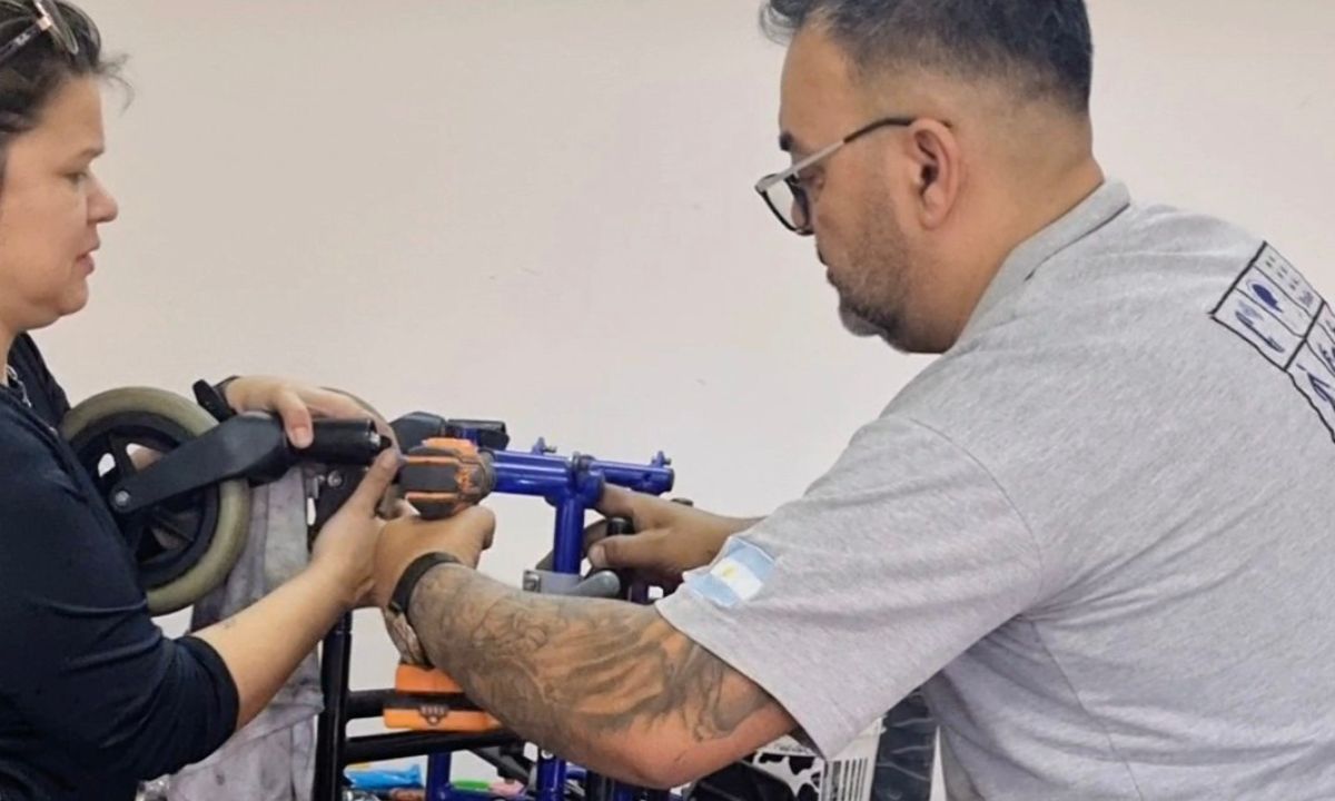 Trelew: realizaron una jornada solidaria para reparar sillas de ruedas y elementos ortopédicos