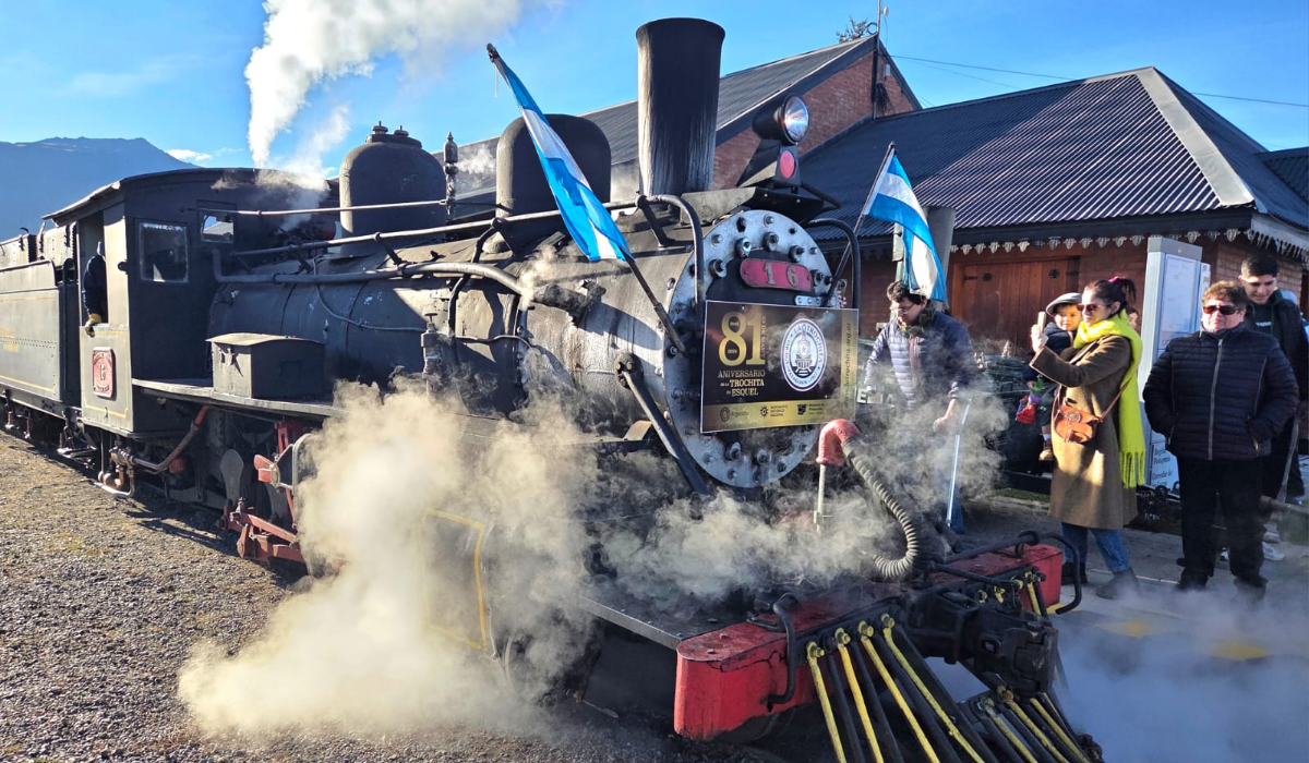 Con un colorido acto, “La Trochita” celebró el 81° aniversario de la llegada a Esquel