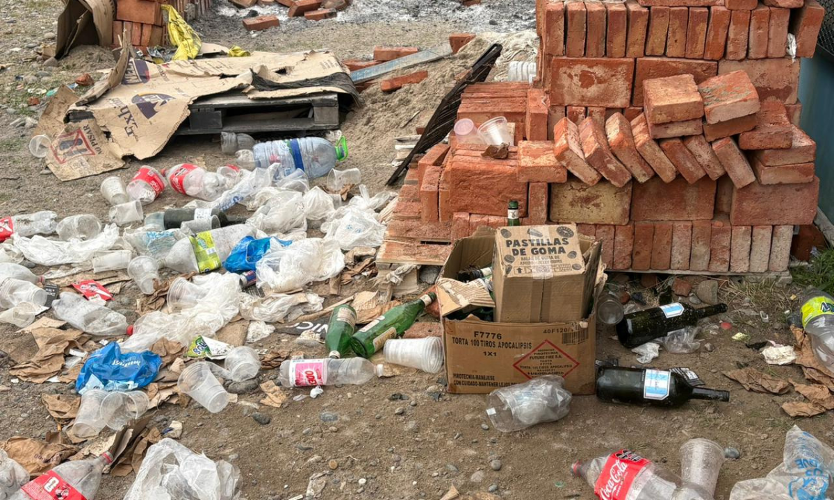 Quejas por los mini basurales en cercanías del mar