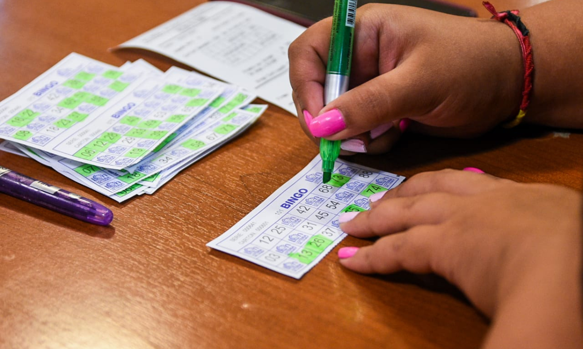 Fin de semana en el bingo municipal con horario especial