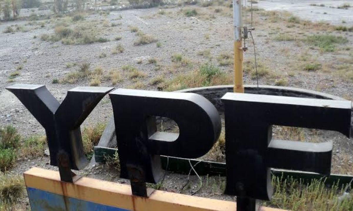 Funcionarios provinciales cuestionan la politización del debate por los bienes de YPF en Comodoro Rivadavia