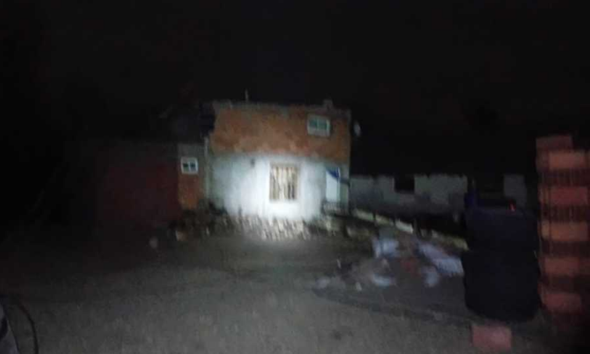 Lo investigan por matar a un vecino y luego dispararse en la cabeza por celos