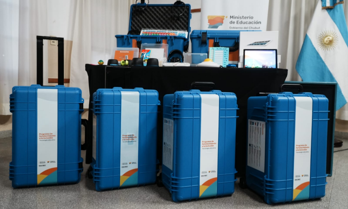 Educación lanzó el Programa de Fortalecimiento a la Inclusión Educativa y entregó nueva tecnología a escuelas especiales de Chubut