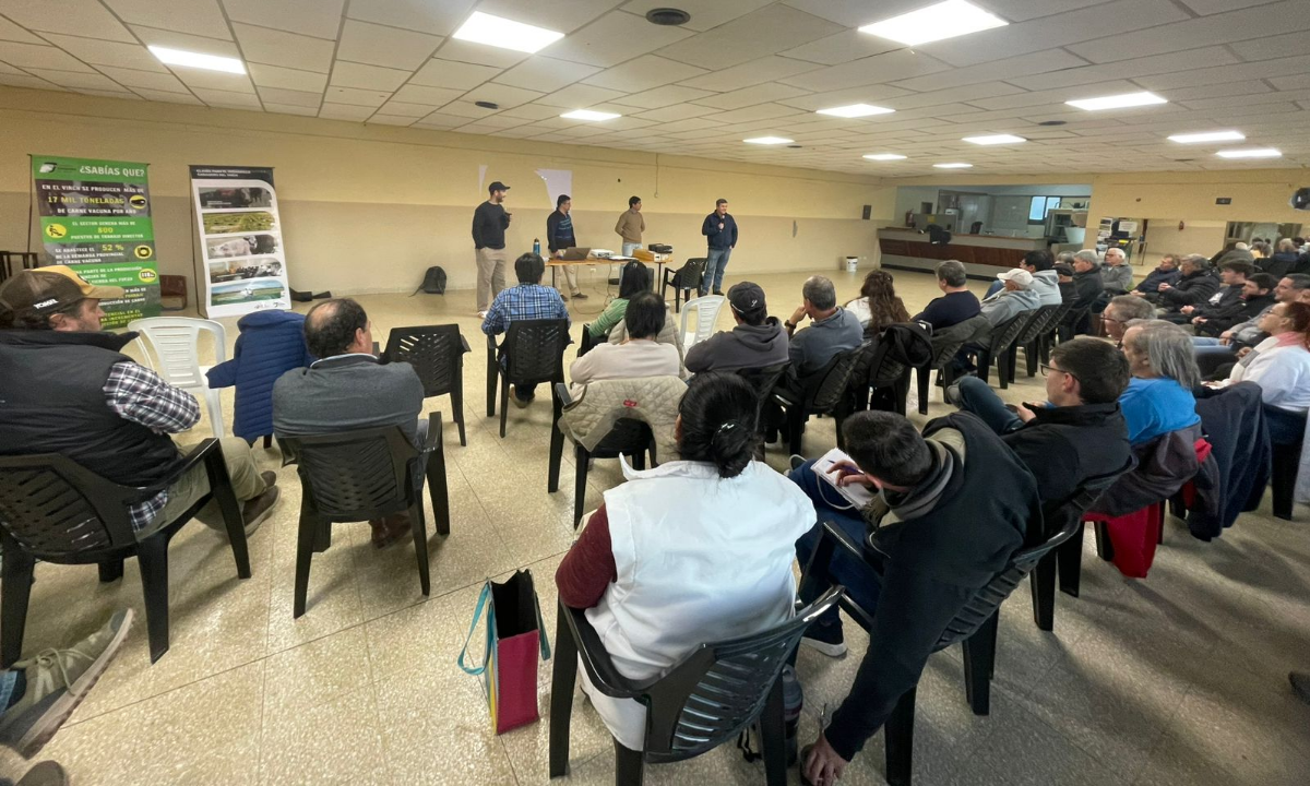Más de 60 productores participaron en Gaiman de una jornada sobre caravanas electrónicas