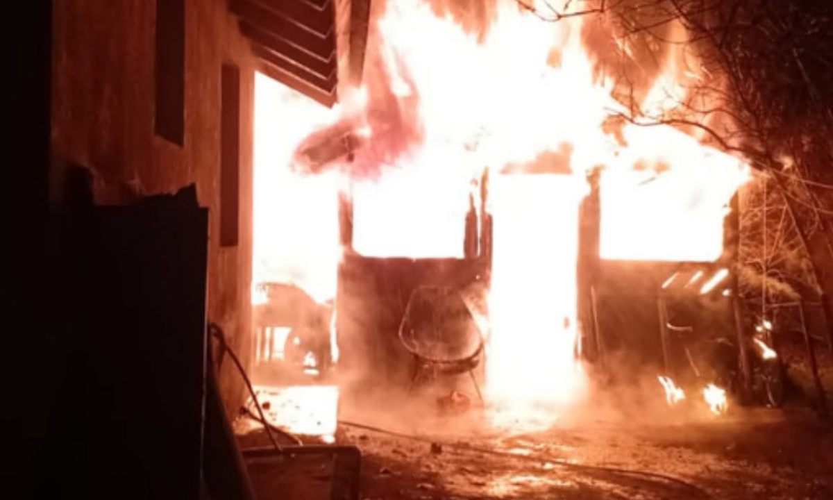 Un hombre no vidente murió durante el incendio de una vivienda en Cholila