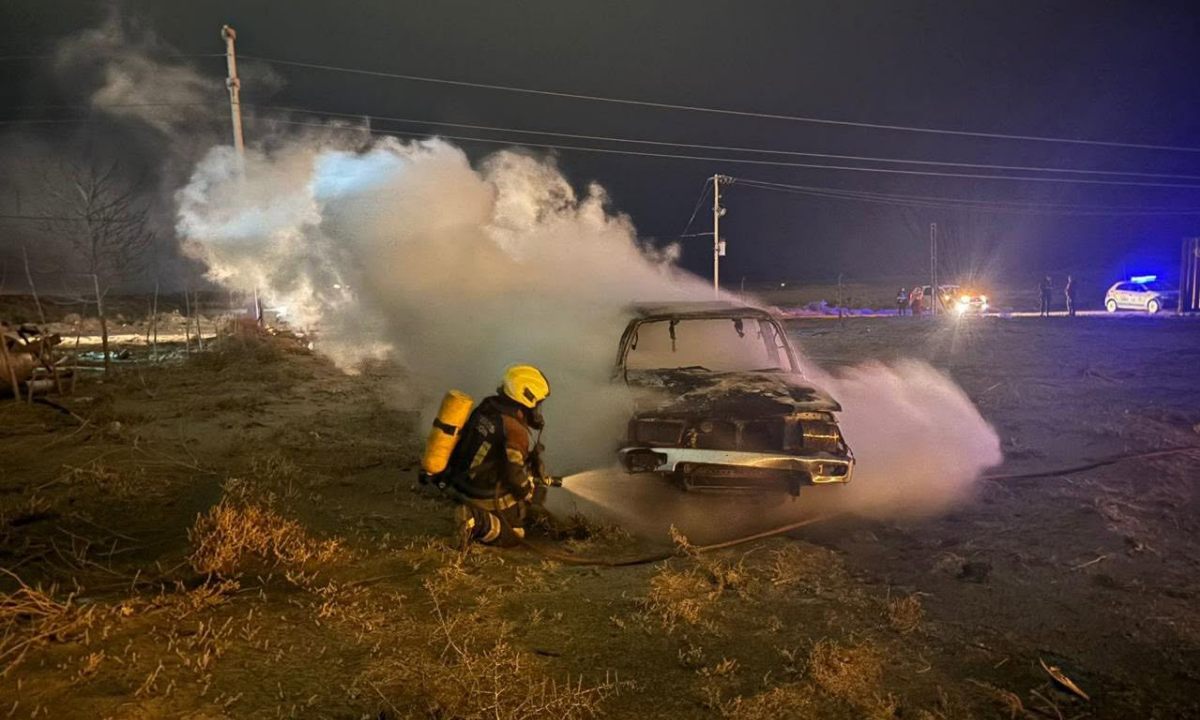 Una camioneta fue destruida por un incendio en Rawson