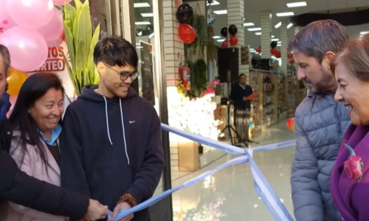 Merino encabezó la inauguración de un nuevo comercio que genera empleo y potencia el desarrollo de Trelew