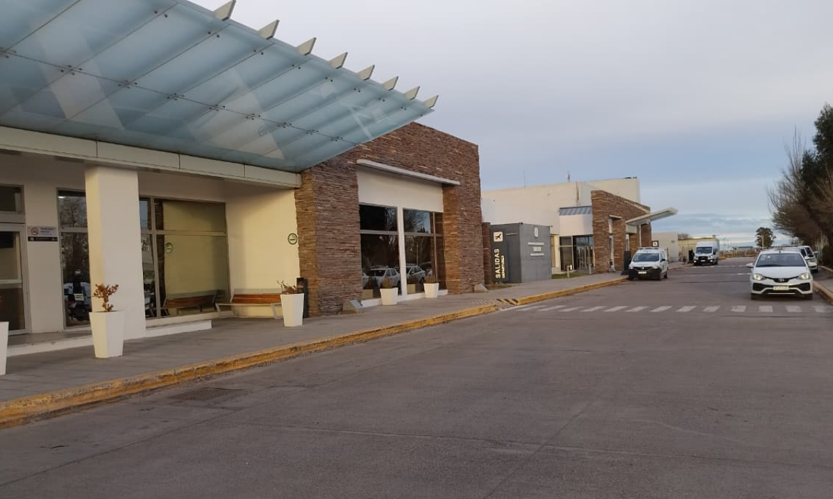 Trelew recupera el vuelo nocturno con Buenos Aires y mejora su conectividad aérea