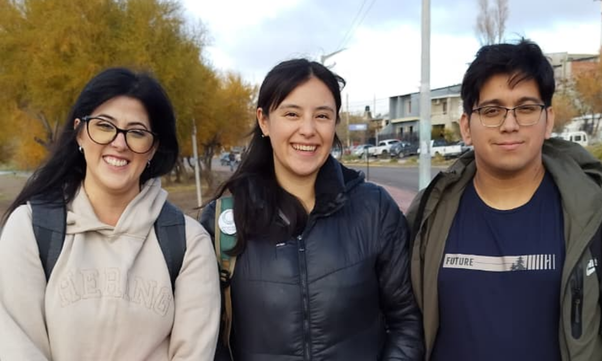 Estudiantes de Enfermería asistieron a un hombre herido en la vía pública hasta la llegada de la ambulancia