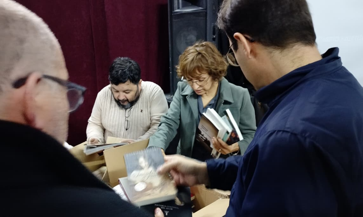 El Gobierno del Chubut entregó libros a cinco bibliotecas populares de Trelew
