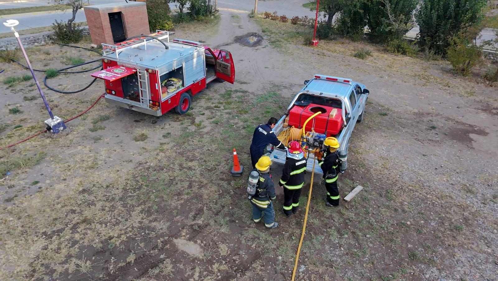 Bomberos de Gualjaina lanzaron una campaña para construir un galpón donde resguardar los móviles