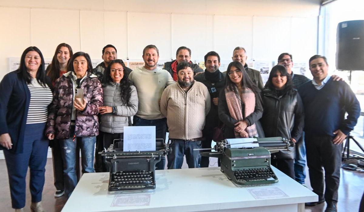 Día del Periodista: el Municipio de Trelew abrió una muestra homenaje y reconoció a la prensa local