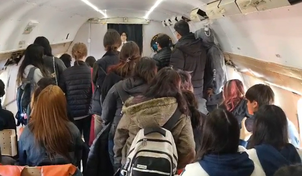 Alumnos de la Escuela 759 visitaron el Aeroclub de Trelew para conocer opciones de formación