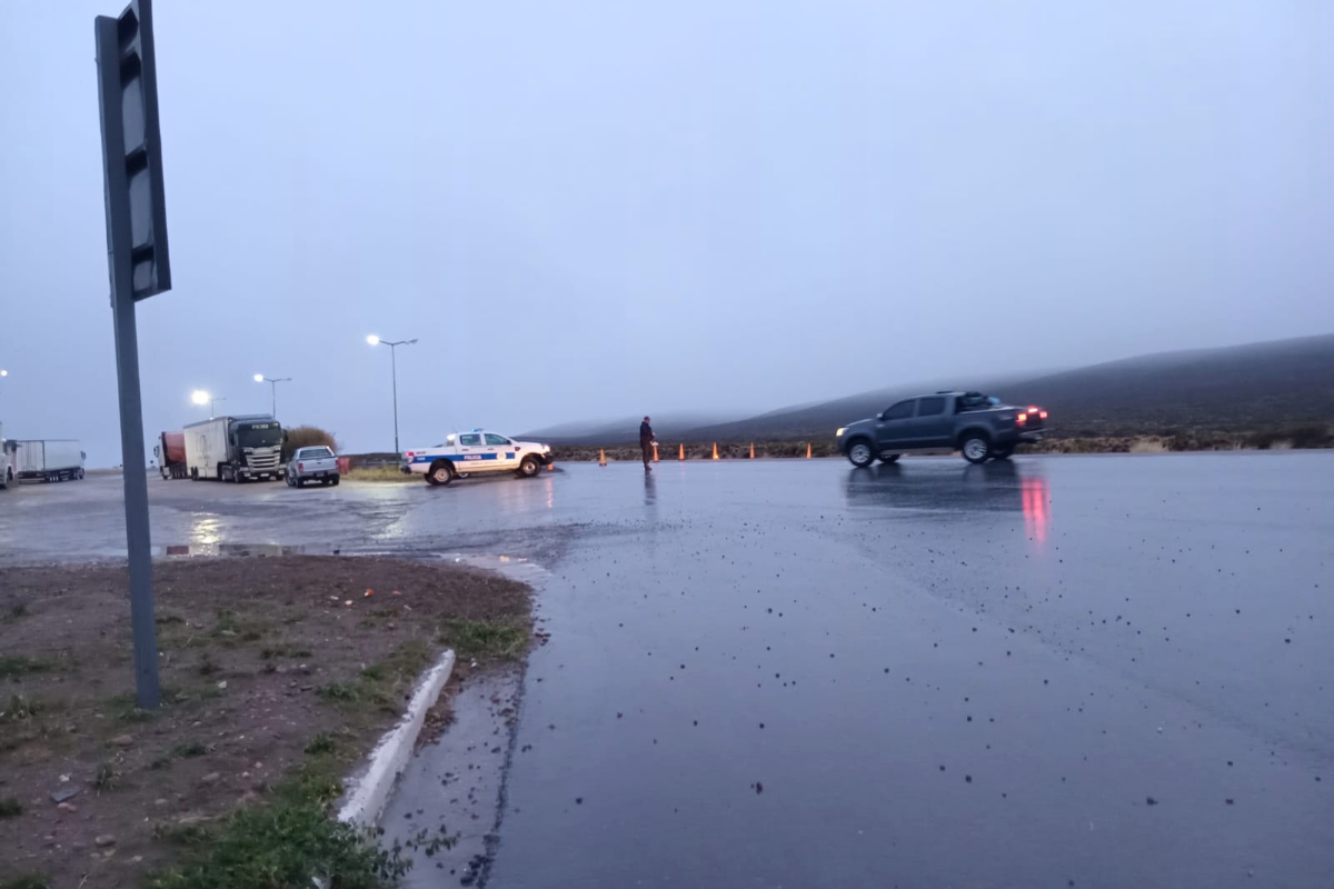 Nevó en distintos puntos de Chubut y hubo cortes preventivos en rutas por las condiciones climáticas