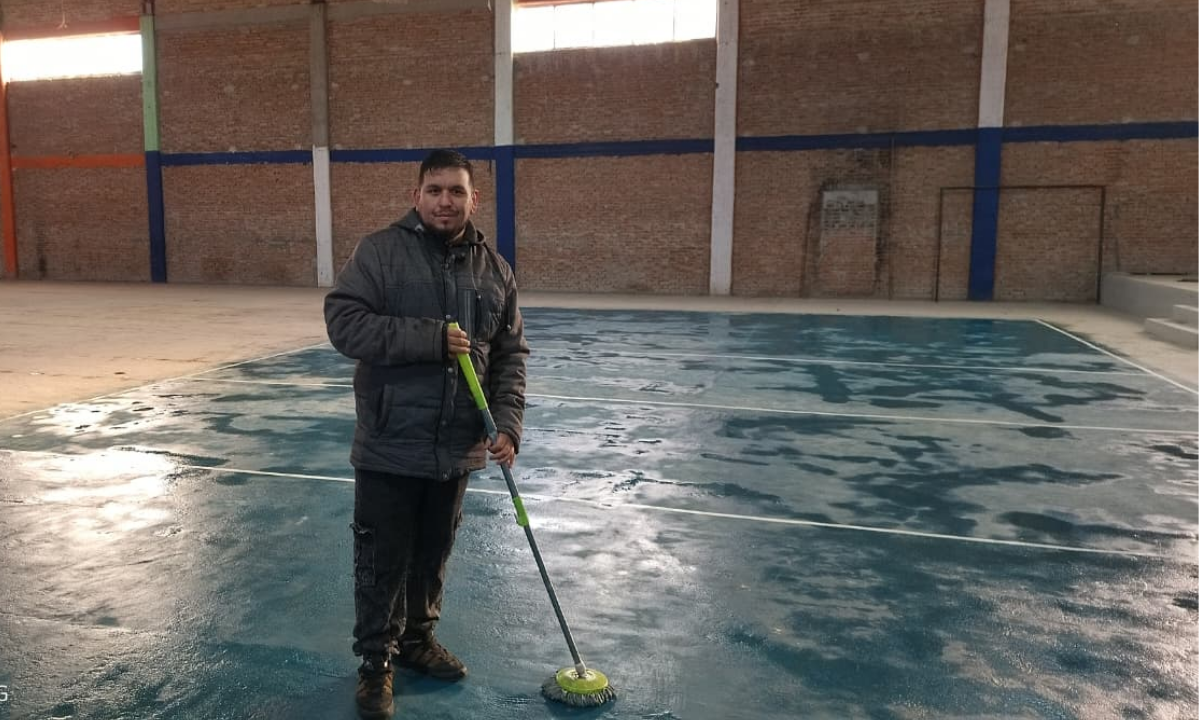 Avanzan las obras de mejora en el gimnasio del barrio Primera Junta de Trelew