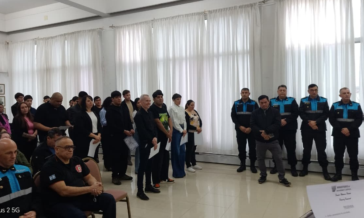 Entregaron certificados a la primera cohorte de vigiladores privados capacitados por la Policía del Chubut