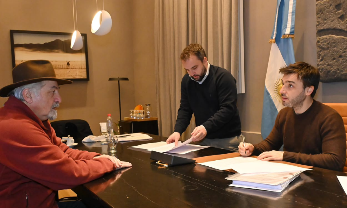 Plan Galina: Torres firmó el decreto para licitar la construcción del nuevo acueducto de Comodoro