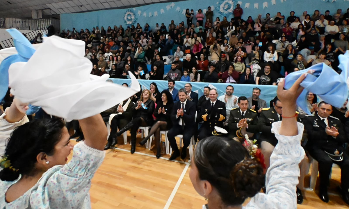 Merino y Biss destacaron el valor de las fechas patrias y llamaron a fortalecer el sentido de pertenencia