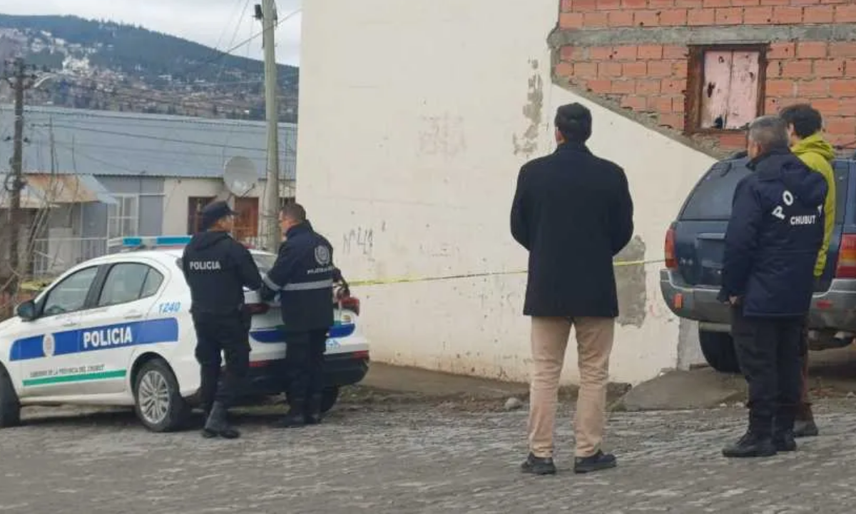 Una mujer fue detenida por el presunto homicidio de su pareja