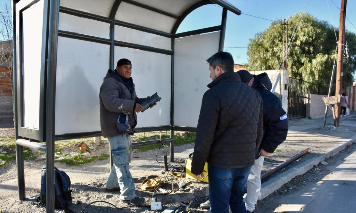 El Municipio de Trelew ya restauró más del 50% de las garitas de colectivo de la ciudad